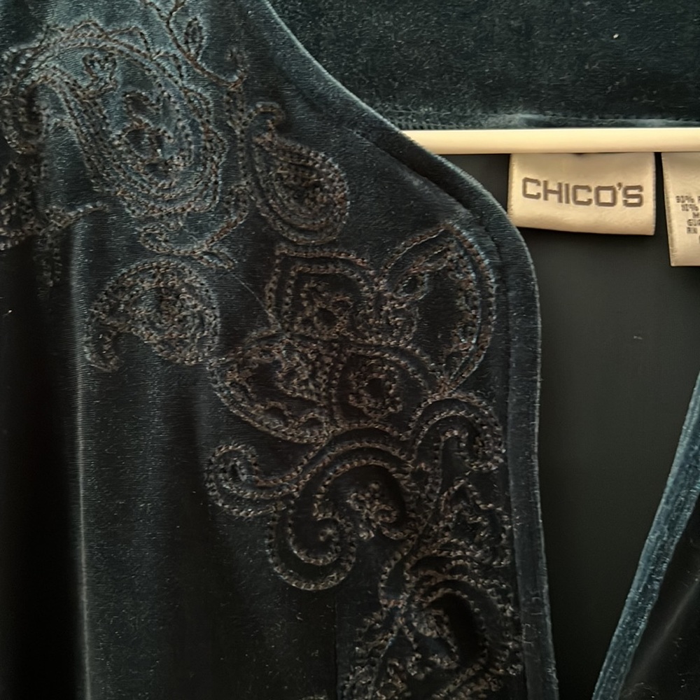 Chico’s Velvet Embroidered Cardigan Size 3  Green Scroll Tonal Trim NWT - Picture 8 of 17